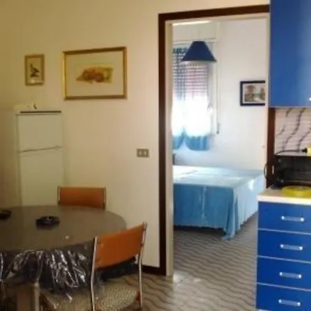 Ferienwohnung Fuer 4 Personen Ca 30 M In Marotta, Marken Provinz Pesaro-urbino *